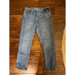 LIGHTLY WORN LEVI’S WEDGIE STRAIGHT DENIM